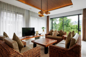 Radiance Hill View Villa 10 bedrooms with a private swimming pool
